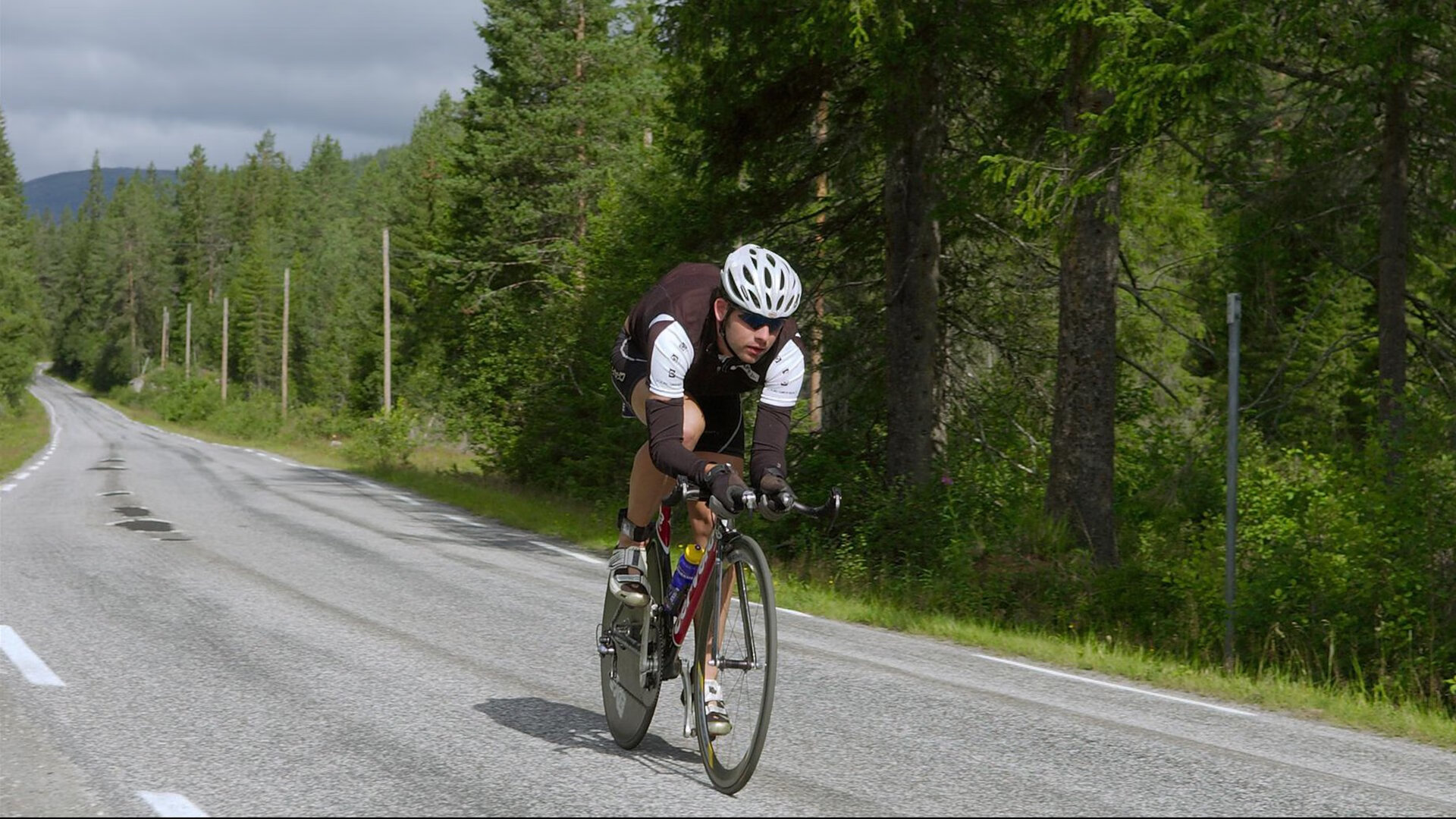 芬兰队三分线命中率爆表，成为速攻样板，芬兰队3号