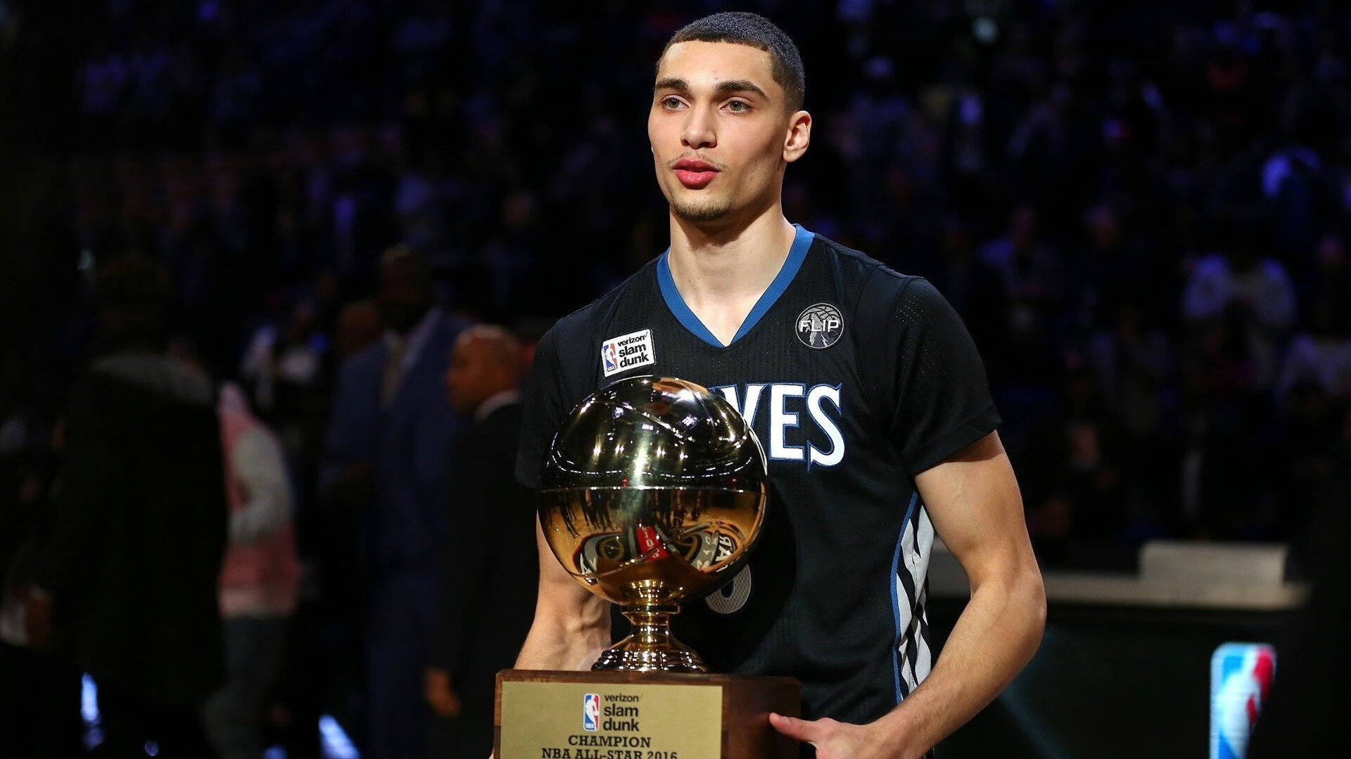 最后一攻惊心动魄，胜负只在毫厘，最后一击是成语吗